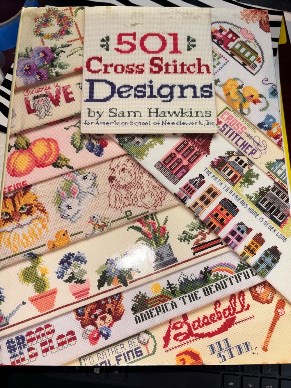 501 Cross Stitch Designs Book - Multicolor